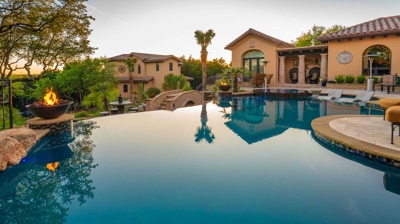 Infinity edge freeform pool Photo