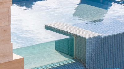 Custom infinity edge with tilework detail Photo