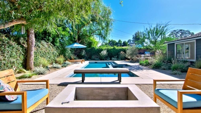 Fire pit with outdoor seating Photo