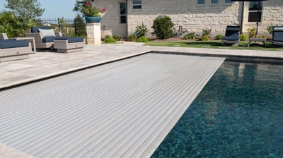 Pool with automatic cover detail Photo