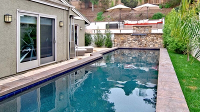 Small elongated pool Photo