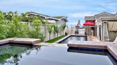 Backyard spa and pool Photo