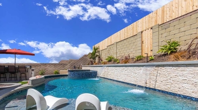 Pool with Tanning Ledge Photo