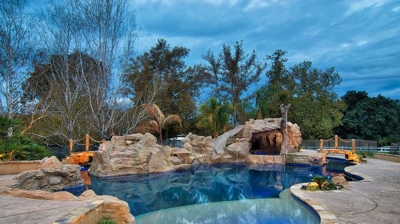 Custom freeform pool Photo