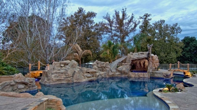 Custom freeform pool with stone details Photo