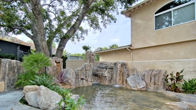 Pool landscaping Photo