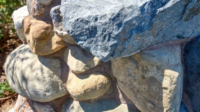 Rock features around pool Photo