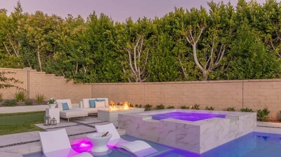 Tanning Ledge and Pool Steps Photo