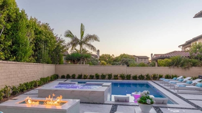 Geometric Pool with Stone Pavers Photo