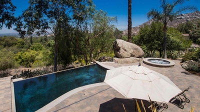 Custom Pool with Infinity Edge and Seating Photo