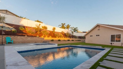 Backyard pool and patio design Photo