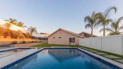 Backyard with custom pool Photo