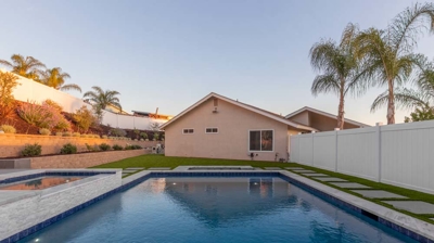 Backyard with custom swimming pool Photo