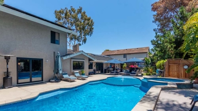 Modern backyard and pool design Photo