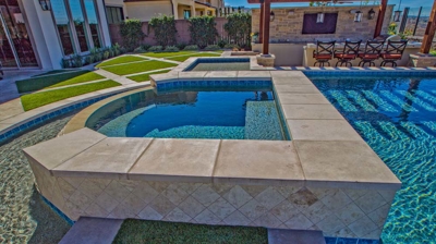 Curved jacuzzi design Photo