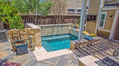 Stone design walls with jacuzzi Photo