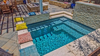 Stone design walls with jacuzzi Photo