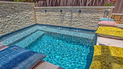 Stone design walls with jacuzzi Photo
