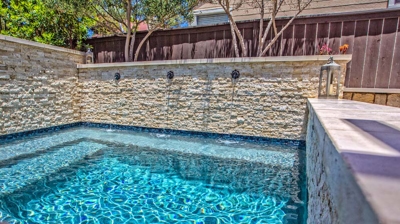 Stone design walls with jacuzzi Photo