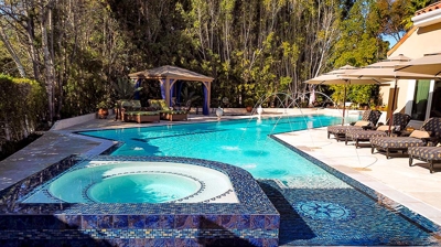 Modern and sleek design of pool and jacuzzi Photo