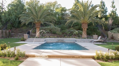 Pool with water features Photo