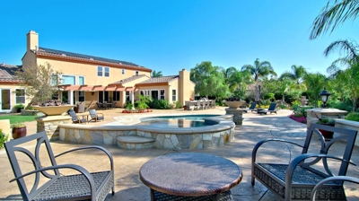 Outdoor seating area near the spa Photo