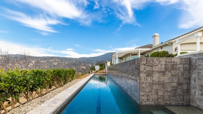 Infinity edge pool detail with steps Photo