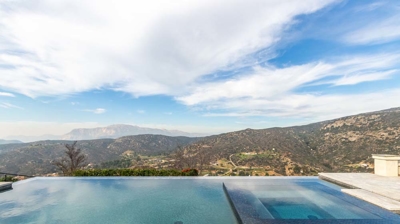 Infinity edge pool and inset spa Photo