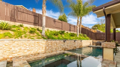 Hot tub and pool Photo