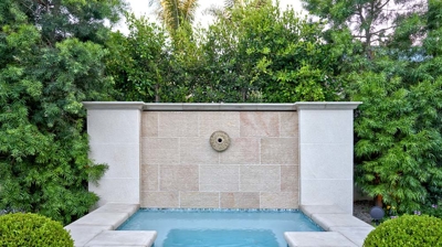 A built in jacuzzi with an above ground back wall Photo