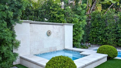 A built in jacuzzi with an above ground back wall Photo