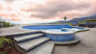 Big steps leading up to a pool and jacuzzi Photo