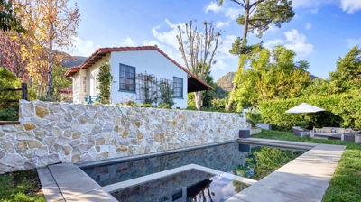 In ground pool and jacuzzi in a backyard Photo