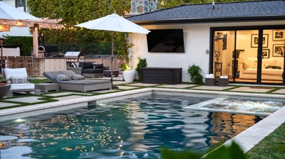 Sleek design meets comfort in this suburban pool and jacuzzi Photo