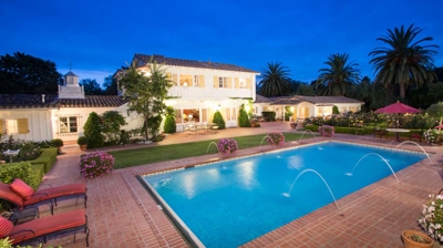 Pool fountains adding a touch of whimsy to the outdoor space Photo