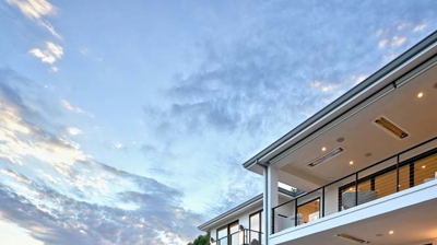 Modern infinity pool and pool deck Photo