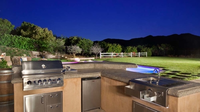 Outdoor kitchen and backyard Photo