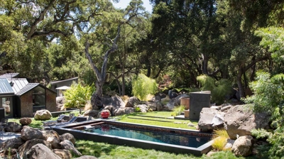 Natural stone boulders accentuate the pool area Photo