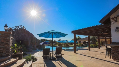 Tranquil pool setting Photo