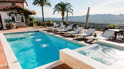 Inviting poolside retreat Photo