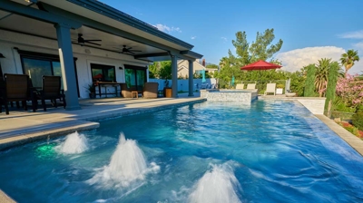 Tranquil pool setting Photo