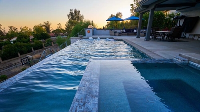 vibrant pool water Photo