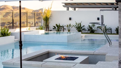 Pool with sunken firepit Photo