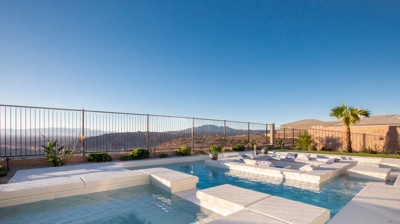 Spa and pool overlooking the desert Photo