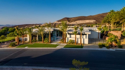 View of house from street Photo