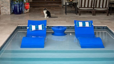 Sun ledge with seating Photo