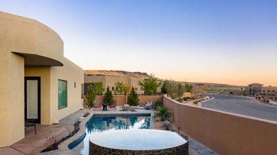 Custom patio design with infinity edge spa and pool Photo