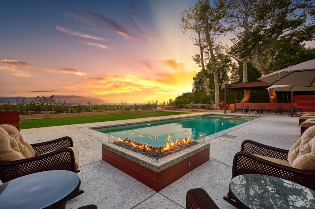 Swimming pool with fire pit