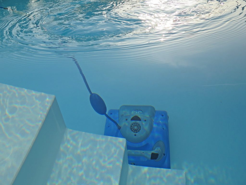 self cleaning pool system